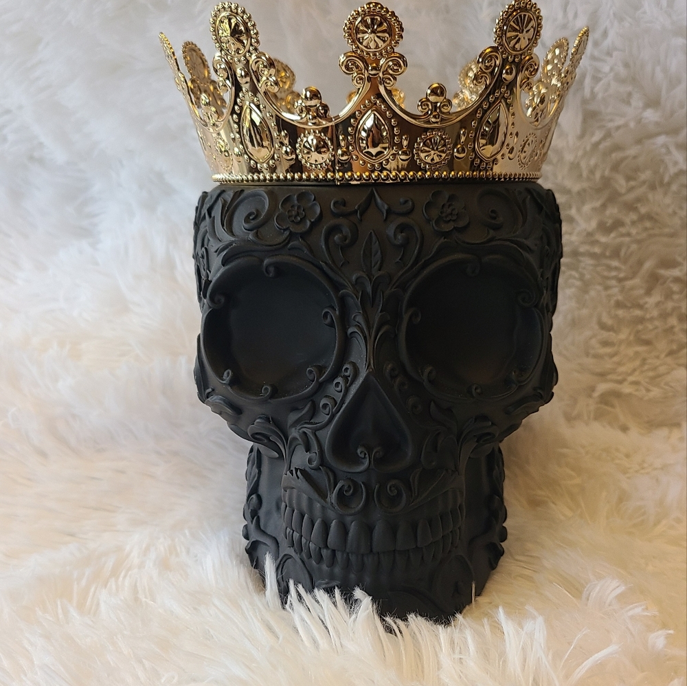 Bath & Body Works 2023 Skull Candle Holder - Picture 3 of 3